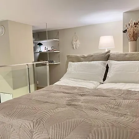 아파트 Koselig I Sentrum Av Med Byutsikt!