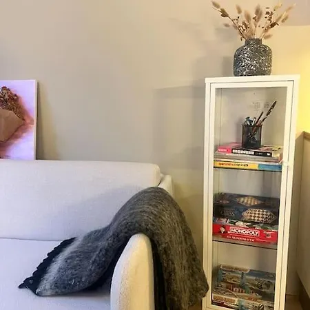 Koselig I Sentrum Av Med Byutsikt! 아파트