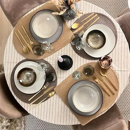 Koselig I Sentrum Av Med Byutsikt! アパート