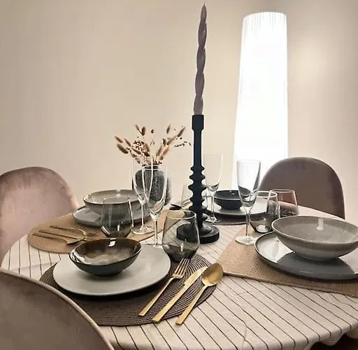 Koselig I Sentrum Av Med Byutsikt! Lejlighed