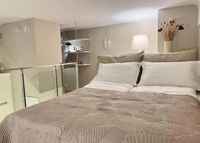 Lejlighed Koselig I Sentrum Av Med Byutsikt!