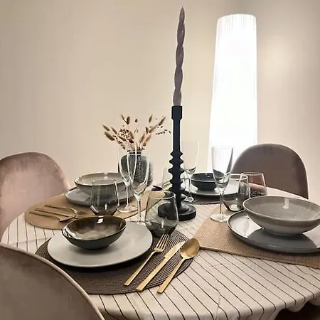 Koselig I Sentrum Av Med Byutsikt! Apartamento