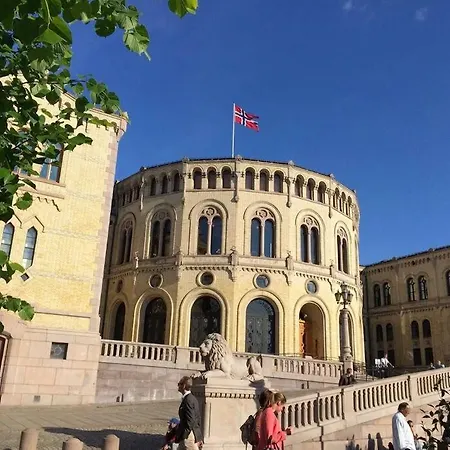 아파트 Koselig I Sentrum Av Med Byutsikt! 오슬로