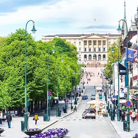 Koselig I Sentrum Av Med Byutsikt! 아파트