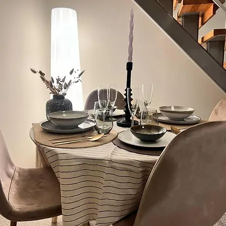 Koselig I Sentrum Av Med Byutsikt! Appartement